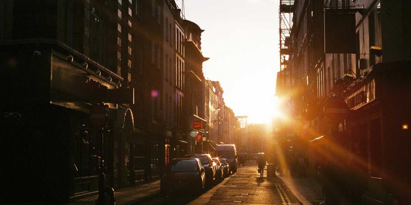 Kelsey Soronen：工业艺术与创意作品集的跨界融合