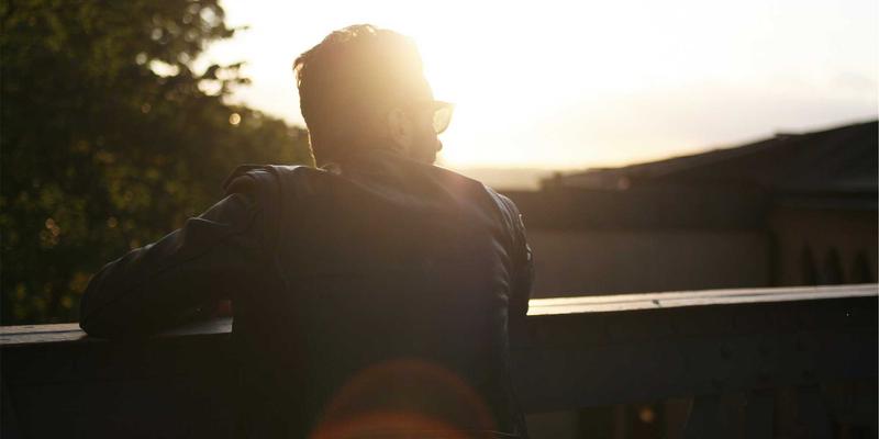 Kelsey Soronen：工业艺术中的诗意叙事与创造性实践