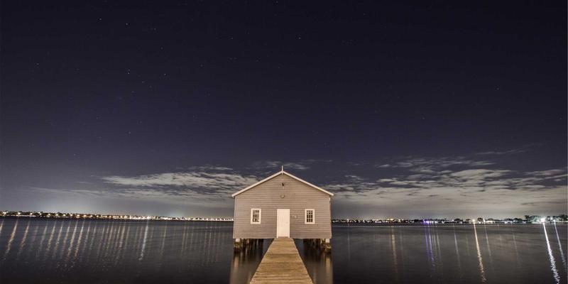 工业艺术的情感叙事：探索Kelsey Soronen创意作品集中的材料美学