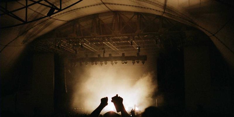 编织时间的艺术：探索Kelsey Soronen作品中的历史与实时数据视觉化